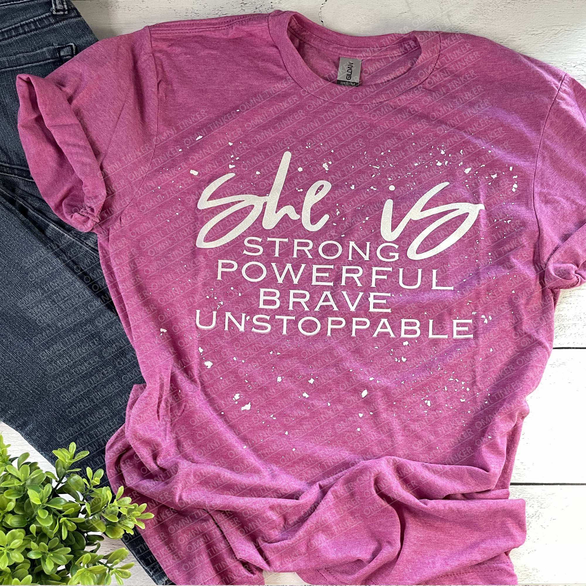She Is ... | T-shirt |